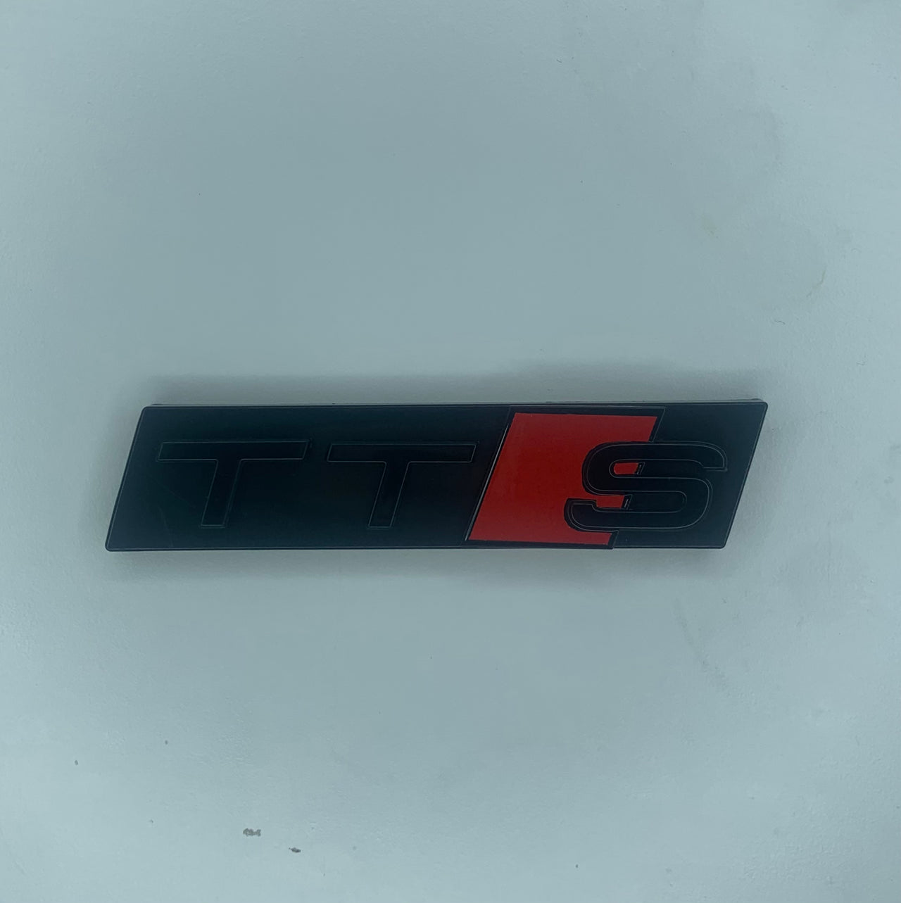 TTS Honeycomb Grill Gloss Black Badge